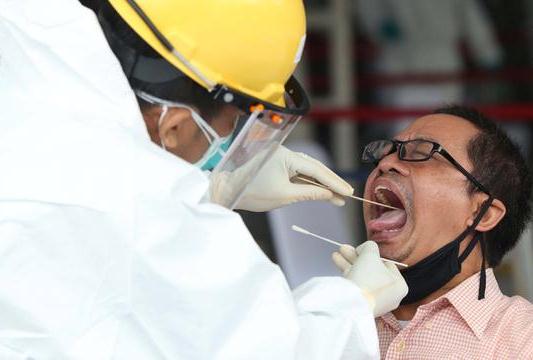 094668700_1587967277-20200427-Tes-Swab-KRL-1