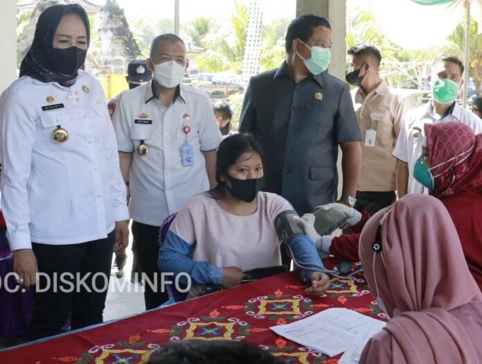 bupati tuba tinjau vaksin