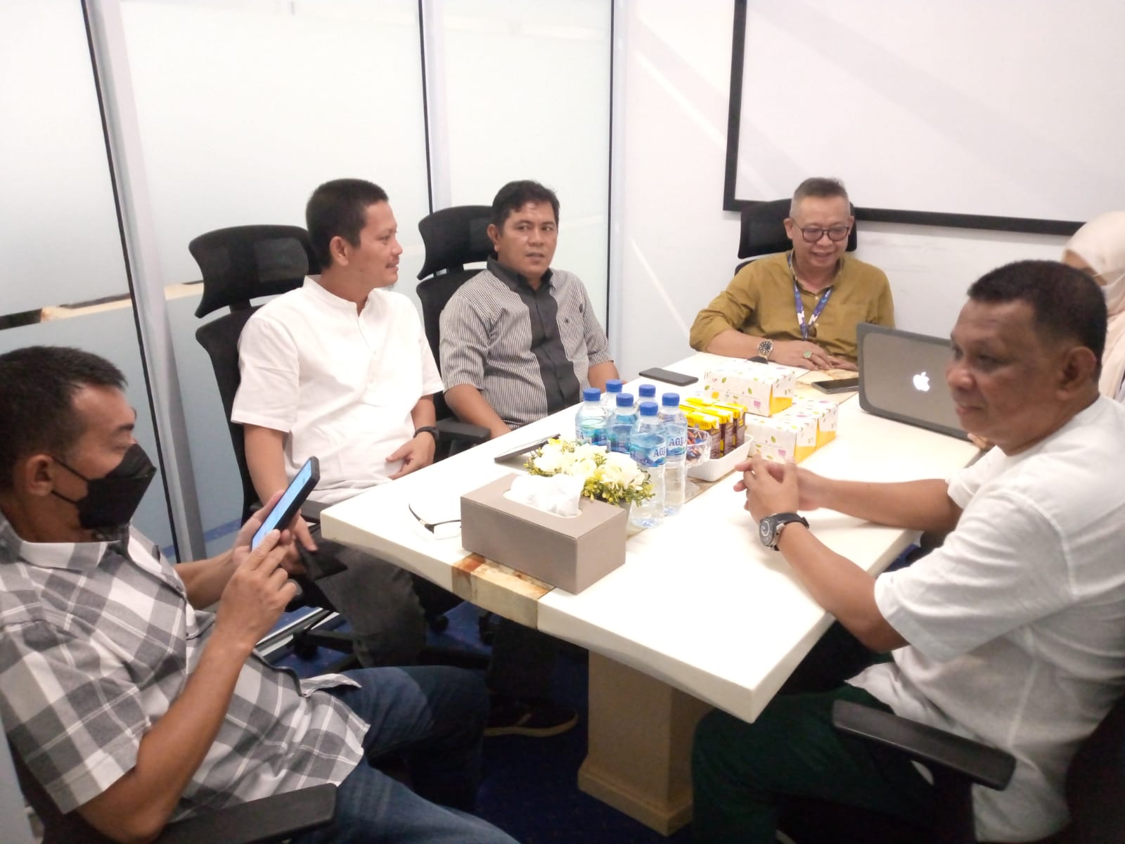 dprd anambas bertemu managemen feri anggraeni