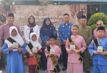 DLH Bintan Bagikan Buku Saku Literasi Lingkungan ke Siswa SD dan SMP di Bintan