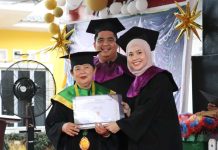 Bupati Roby Wisuda 60 Atok Nenek Dari Sekolah Lansia Kasih Ibu Desa Sebong Lagoi