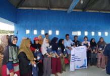 PSDKP Gandeng HNSI Salurkan Bantuan Sembako untuk Nelayan Desa Air Asuk