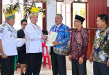 Menteri Nusron Serahkan Sertipikat di Papua: Era Presiden Prabowo Semua Tempat Ibadah Harus Disertipikatkan Tanpa Pengecualian