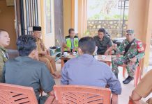 Babinsa Serda R.A. Binran Bol Hutabarat Laksanakan Komsos di Desa Landak, Imbau Warga Waspadai Cuaca Ekstrem