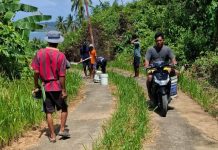 Warga Telaga Gotong Royong Perbaiki Jalan Gunung Kahwe–Pasir Panjang, Rumput Liar Ikut Dibersihkan
