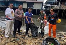 KOMBE-PANTAS Gelar Aksi Bersih Sampah Plastik di Tarempa Barat, Dukung Program Indonesia Asri