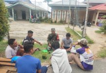 Serda R.A. Binran Bol Hutabarat Komsos dengan Nelayan, Bahas Izin Berteduh di Perairan Pulau Mangkai