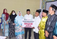 Kasmarni Lanjutkan Safari Ramadan di Bandar Laksamana, Pererat Silaturahmi dan Serahkan Bantuan