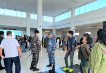 Danlanud RSA Dampingi Bupati Natuna Pantau Arus Mudik Lebaran di Bandara Raden Sadjad