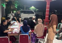 Pengumpulan Berkas Hingga Malam Hari, Kantah Buton Tengah Percepat Proses Verifikasi Data PTSL di Kelurahan Watulea