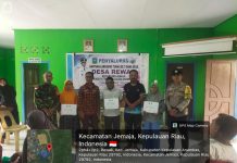 Serda R.A. Binran Hadiri Penyaluran BLT DD di Rewak, Warga Terima Rp150 Ribu per Bulan