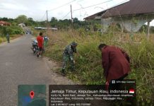 Danramil 04/Letung dan Serma Edi Sucipto Laksanakan Gotong Royong “Jumat Bersih” di Bukit Padi