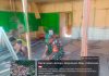 Babinsa Serma F.A Sihombing Bantu Renovasi Rumah Warga, Pererat Silaturahmi di Letung