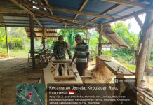 Babinsa Serka Didih Jalin Komsos di Mebel Warga Mampok, Imbau Jaga Kesehatan dan Keselamatan Kerja