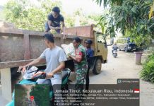 Babinsa Serma Edi Sucipto Dampingi Penyaluran Bantuan Pangan di Genting Pulur