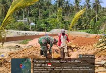 Babinsa Serka Didih Sukiadi Jalin Silaturahmi dengan Warga Lewat Komsos di Batu Berapit