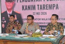 Kakanwil Imigrasi Kepri Beri Penguatan Pegawai di Kantor Imigrasi Tarempa