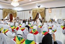 Pj Sekda Karimun Syukuri Kepulangan 120 Jemaah Haji dalam Formasi Utuh