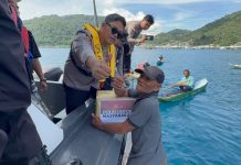 Sambut Hari Bhayangkara ke-80, Polres Anambas Salurkan 50 Paket Sembako untuk Nelayan