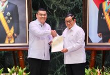 DKI Jakarta HUT ke-499, Wamen Ossy Serahkan 499 Sertipikat ke Gubernur Pramono Anung
