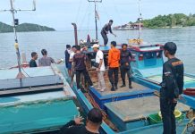 Plt Ketua Ranting HNSI Jemaja Gerak Cepat Bantu Nelayan yang Terombang-Ambing di Perairan Anambas