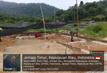 Babinsa Sertu Olih Solih Bantu Warga Desa Bukit Padi Bangun Rumah, Sekaligus Pantau Kondisi Wilayah