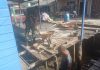 Koptu Fian Hendratmo Pererat Silaturahmi Lewat Komsos Saat Bantu Warga Perbaiki Tiang Rumah