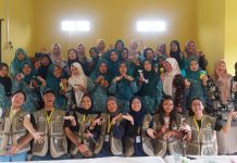 Mahasiswa KKN UGM Latih PKK Jemaja Timur Membuat Kerajinan dan Bijak Bermedia Sosial