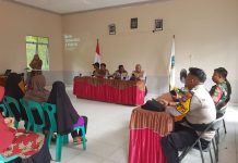 Babinsa Koramil Letung Hadiri Pelatihan Pembuatan Pakan Ayam di Batu Berapit, Dorong Kemandirian Peternak