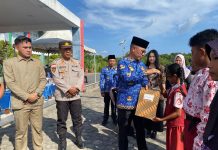 Bupati Aneng Beri Piagam Penghargaan kepada Anak Berprestasi pada Peringatan HAN ke-42