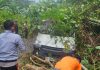 Solid Bergerak, Polsek Siantan, BPBD dan Warga Evakuasi Mobil Ekspedisi yang Tertimpa Pohon