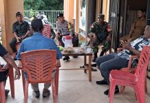 Babinsa Koramil 04/Letung Sosialisasikan Rekrutmen TNI AD kepada Warga Desa Landak