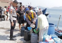 Kemarau Melanda, Polres Anambas Kirim 20 Ton Air Bersih ke Warga Sri Tanjung