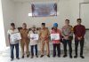 Di Bulan Kemerdekaan Kades Teluk Siantan Salurkan BLT DD kepada 15 KPM