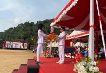 Bupati Anambas Ajak Warga Jaga Kerukunan dan Persatuan Usai Upacara Penurunan Bendera HUT ke-81 RI
