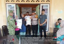 Sertu Olih Solih Dampingi Penyaluran 30 Kilogram Beras untuk 48 Keluarga di Genting Pulur