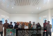 Babinsa Serma Edi Dampingi Penyaluran BLT untuk 10 KPM di Ulu Maras