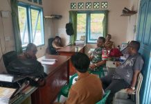 Air Bersih Mulai Sulit di Desa Impol, Babinsa Koramil 04/Letung Koordinasikan Pembagian Waktu Pengambilan