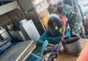Koptu Fian Sambangi Penampung Ikan di Dusun Tanjung, Ingatkan Pekerja Jaga Kesehatan dan Kebersihan