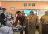 Abdul Kadir Serahkan Perlengkapan Sekolah Gratis, Pemkab Anambas Ringankan Beban Orang Tua