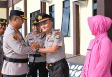 AKP Muslim Terima Kenaikan Pangkat Pengabdian, Kapolres Anambas Apresiasi Dedikasinya