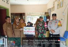 Babinsa Sertu Olih Solih Dampingi Penyaluran BLT DD, 26 KPM Terima Bantuan