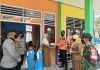 Babinsa Koramil 04/Letung Dampingi Penyerahan Masker untuk Anak PAUD Al-Walid
