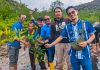 Bukan Sekadar Meliput, Awak Media Anambas Turun ke Lumpur Tanam 150 Mangrove di Pantai Senggalong