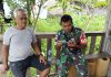Babinsa Koramil 04/Letung Bantu Warga Kurang Mampu Daftar Perlinsos