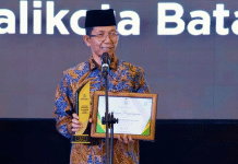 Amsakar Achmad Raih Penghargaan Wali Kota Pendukung Zakat Terbaik di BAZNAS Grand Awards 2026