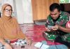 Babinsa Serma Edi Sucipto Daftarkan Warga Kurang Mampu ke Aplikasi Perlinsos Kemensos