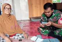 Babinsa Serma Edi Sucipto Daftarkan Warga Kurang Mampu ke Aplikasi Perlinsos Kemensos