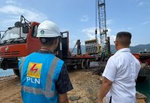 Bupati Anambas Tinjau Kedatangan Mesin PLTD di Tanjung Momong, Upayakan Pasokan Listrik Lebih Andal