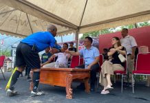 Bupati Aneng dan Istri Berbaur dengan Warga Saksikan Pertandingan Piala Gubernur Kepri di Anambas